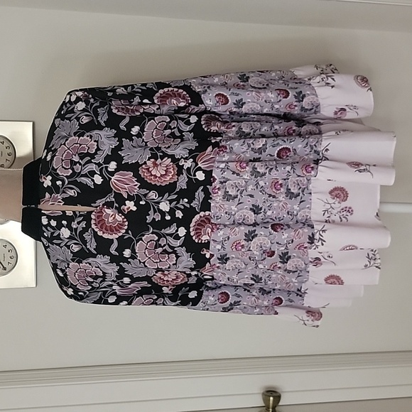 Loft, Size M, Tiered Floral Blouse, Velvet Choker Collar, Excellent Condition! - Picture 5 of 9
